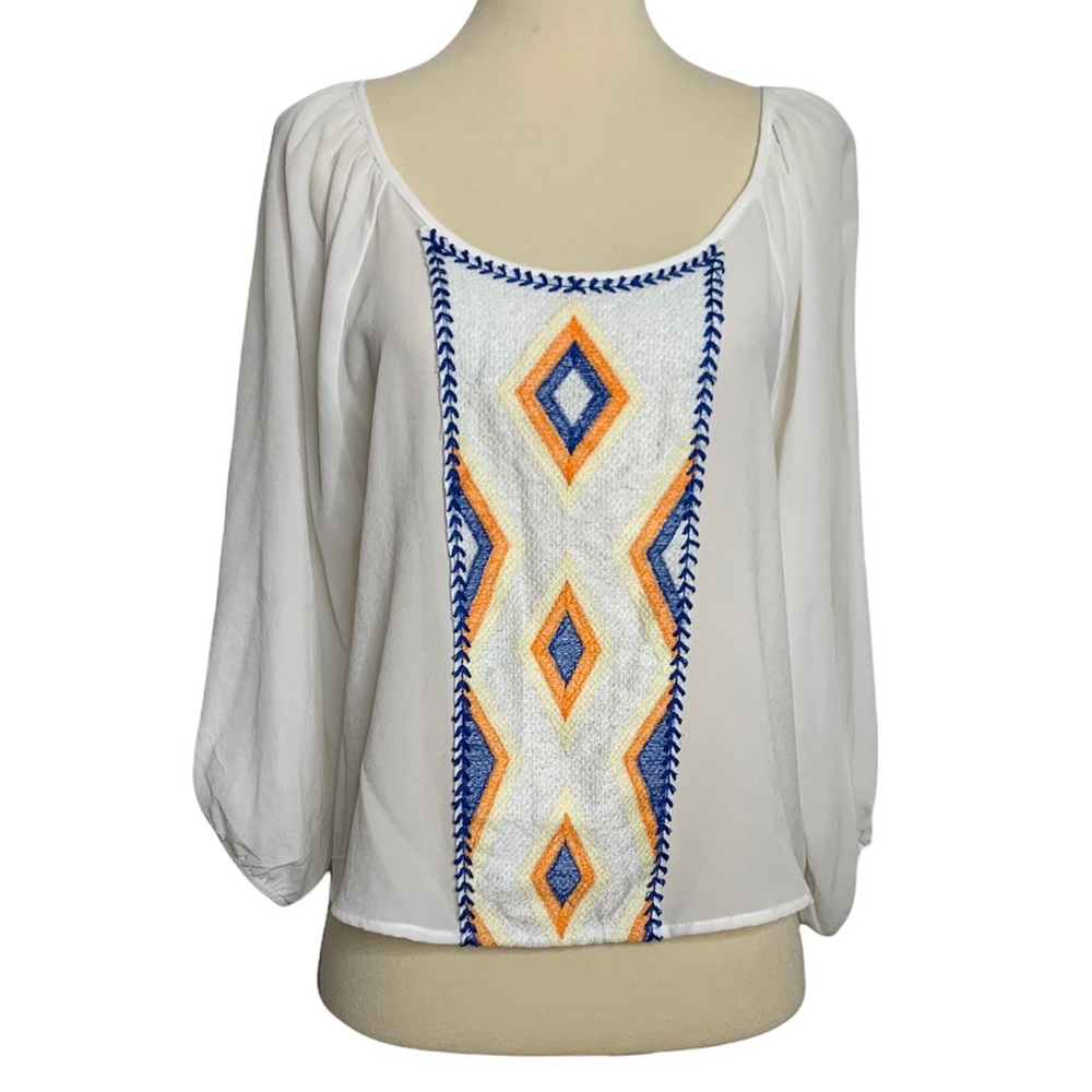 2/$15 Happening in the present top, M